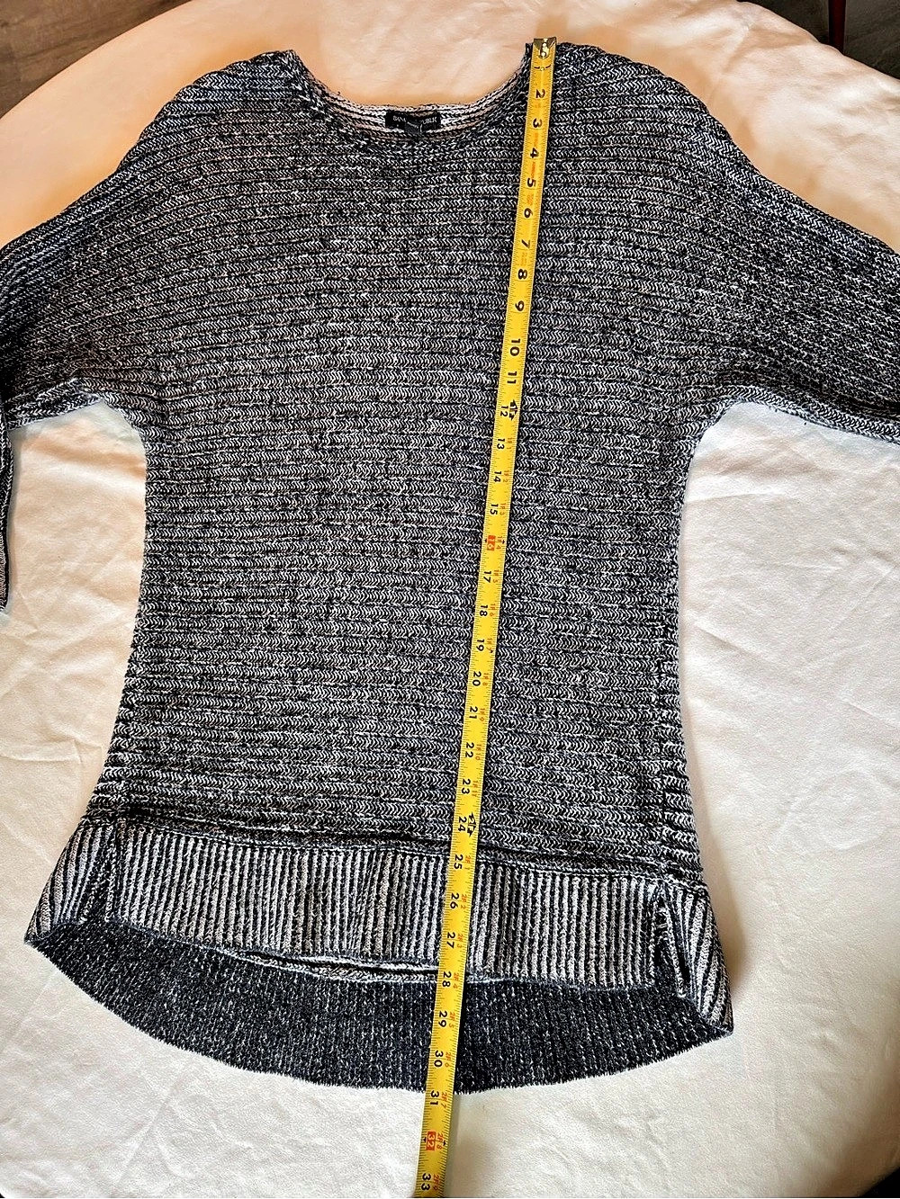 Banana republic Ribbed Crew Neck Sweater Size Medium Like New